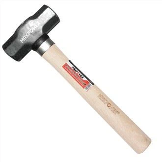 Kladivo z lesenim ročajem